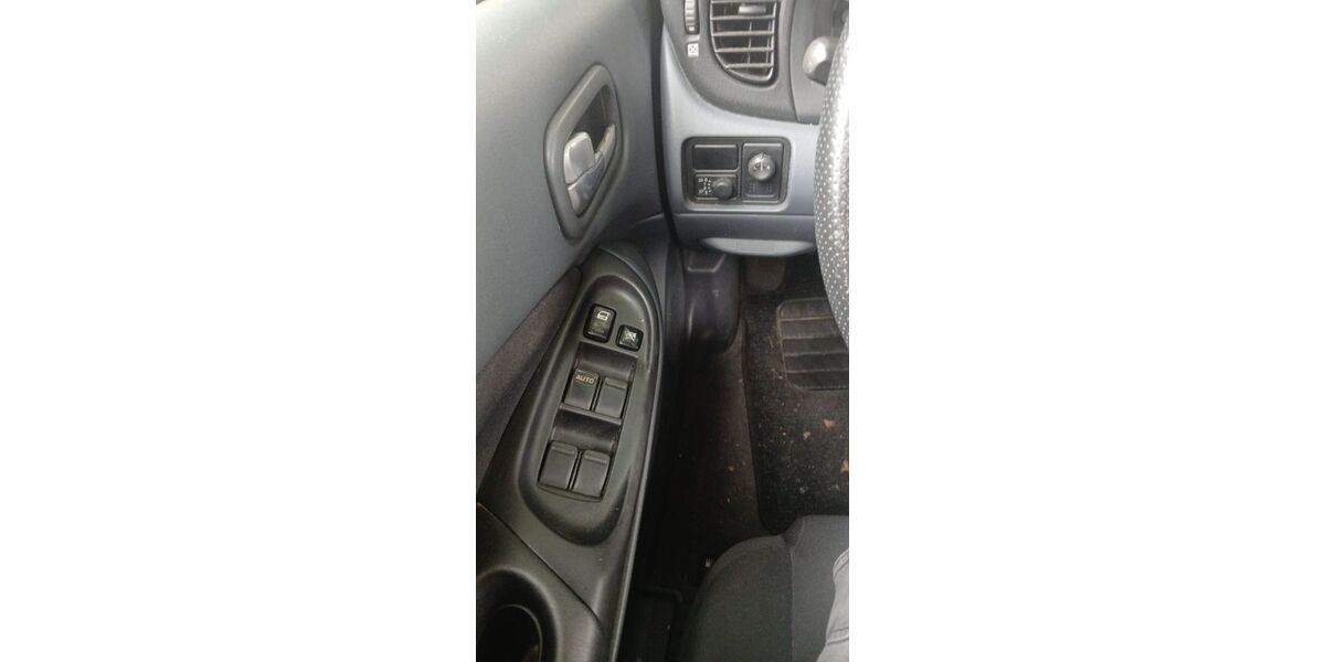 Nissan Almera 172.665 km 1.900 &euro; Berlin 10777