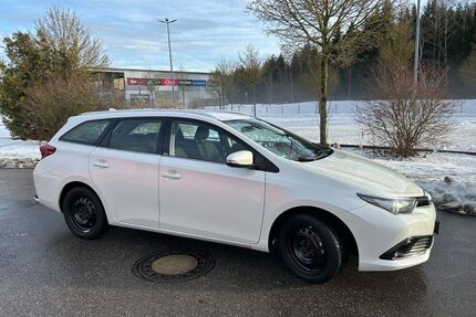 Toyota Auris Touring Sports