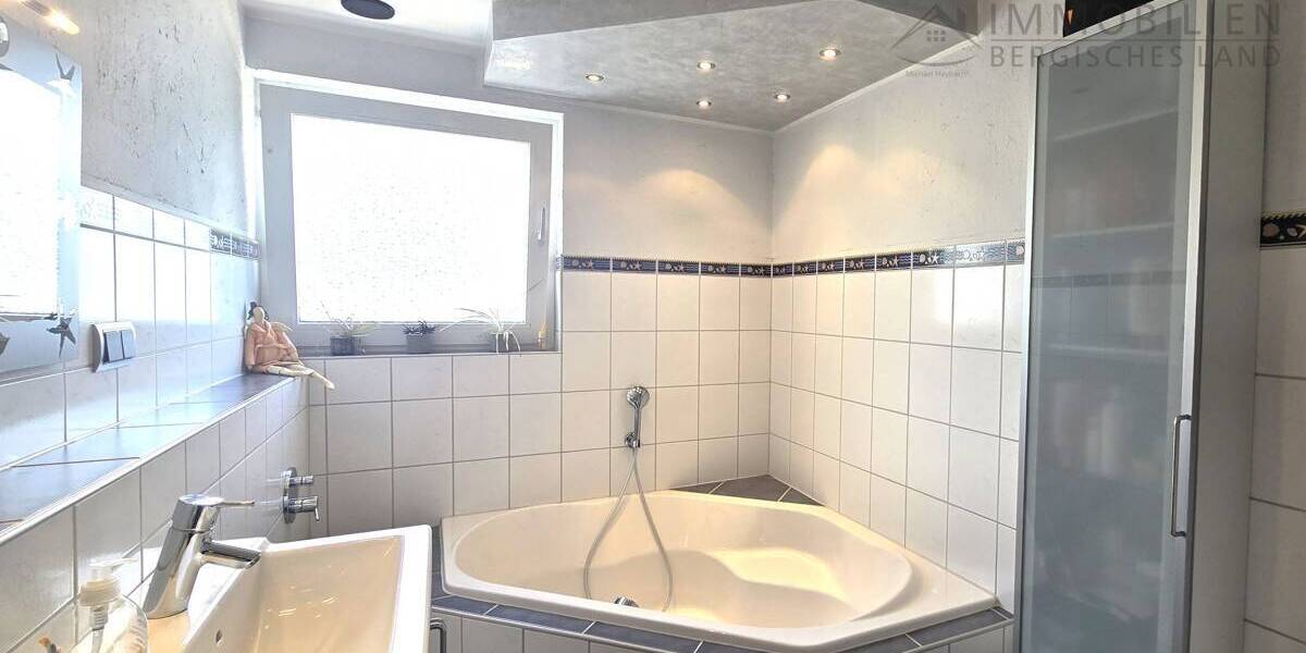 Reihenendhaus Hückeswagen Innenstadt - 4 Zimmer, 110 m&sup2;, 325.000&euro; | Angebot:21321687