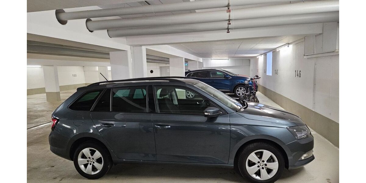 Skoda Fabia 70.000 km 12.400 &euro; München 81829