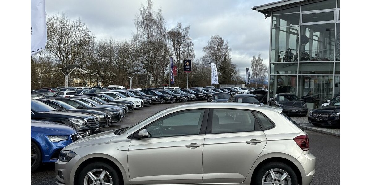 VW Polo VI 1.0 TSI Comfortline PDC/SHZ/ISOFIX/TOUCH 102.216 km 11.900 &euro; Villingen-Schwenningen 78054