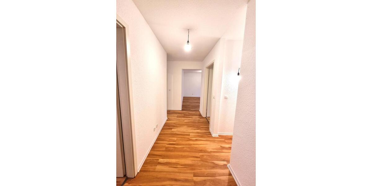 Etagenwohnung Bretten - 3 Zimmer, 83 m&sup2;, 980&euro; | Angebot:26677147
