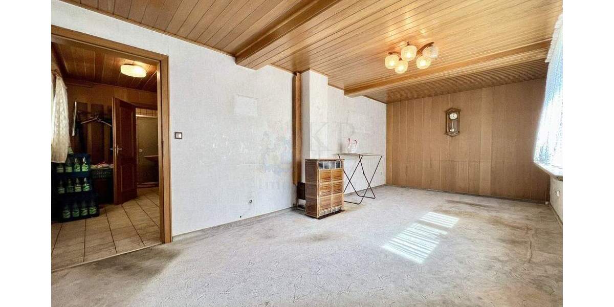 ERBENHEIM: GROSSZÜGIGES ANWESEN MIT SCHEUNE IN RUHIGER ZENTRUMSLAGE 7 zimmer