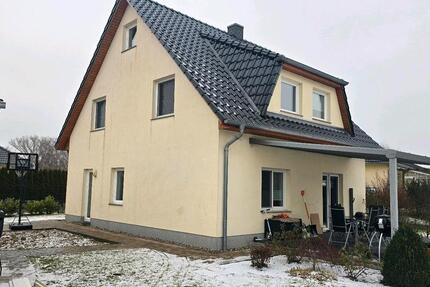 Haus Neuburg - 5 Zimmer, 130 m&sup2;, 1.500&euro; | Angebot:25174732