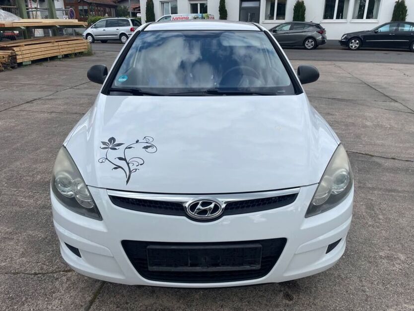 i30