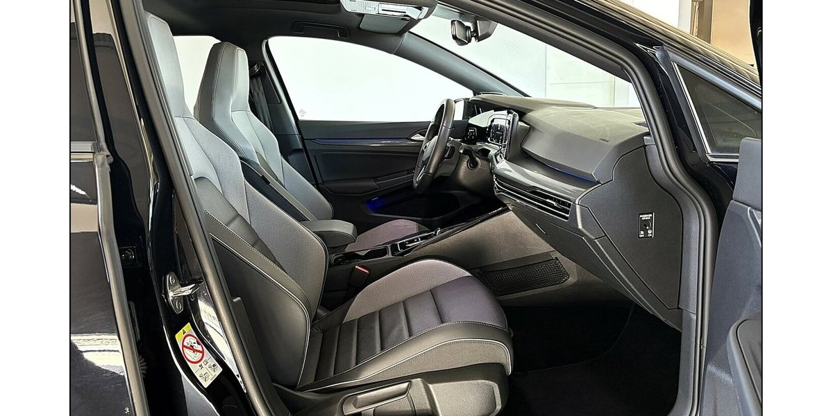 VW Golf VIII GTD Pano LED VirtualCockpit Leder ACC 8.500 km 37.999 &euro; Stade 21682