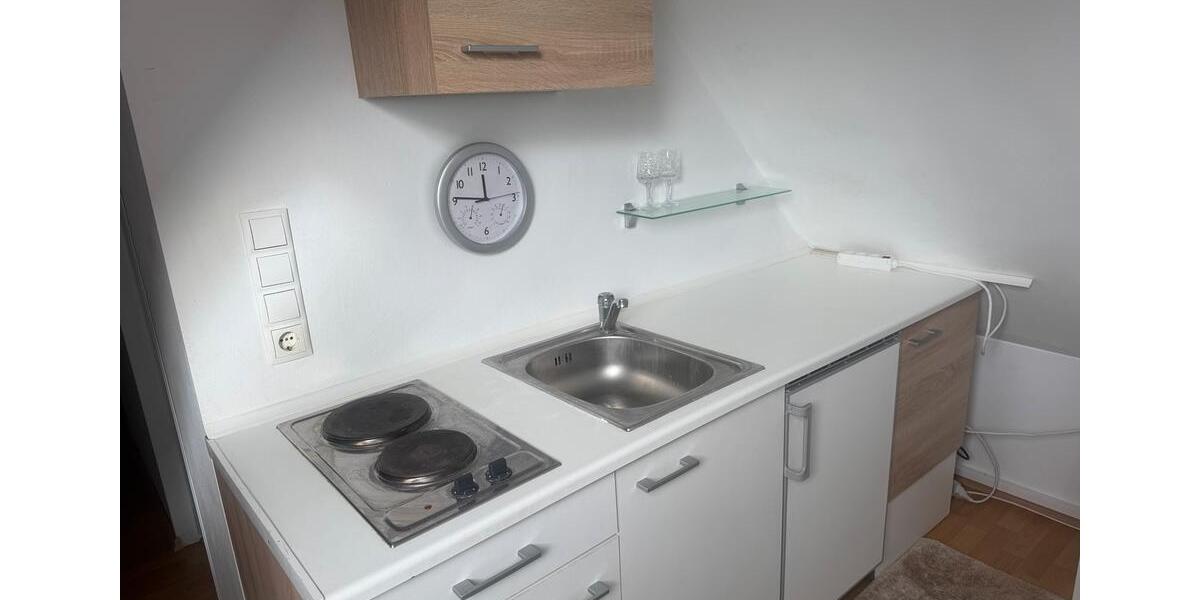 Dachgeschoßwohnung Ludwigshafen am Rhein Ludwigshafen-Hemshof - 1 Zimmer, 15 m&sup2;, 300&euro; | Angebot:24840802
