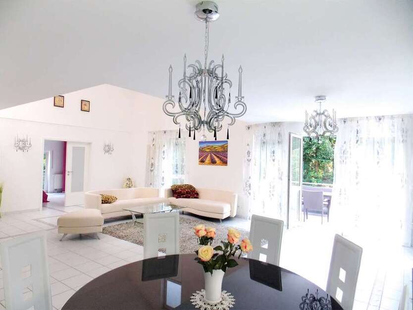 Wohnung zum Mieten in Baden-Baden 1.700 € 200 m²