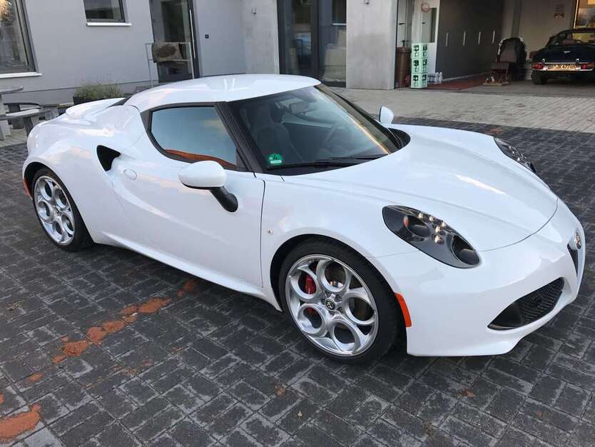 Alfa Romeo 4C 13.800 km 70.500 € Berlin 12683