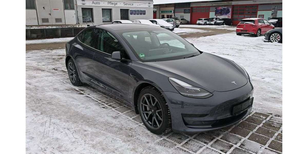 Tesla Model 3 21.448 km 27.870 &euro; Braunschweig 38112