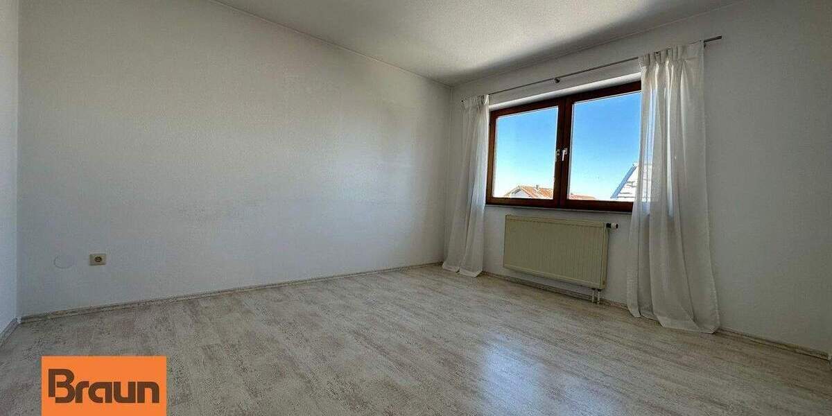 Attraktive 4,5-Zimmer-Eigentumswohung in Trossingen, inkl. Einzelgarage und Pkw-Außenstellplatz 4 zimmer