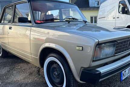 Lada Nova 46.646 km 8.999 &euro; Unterensingen 72669
