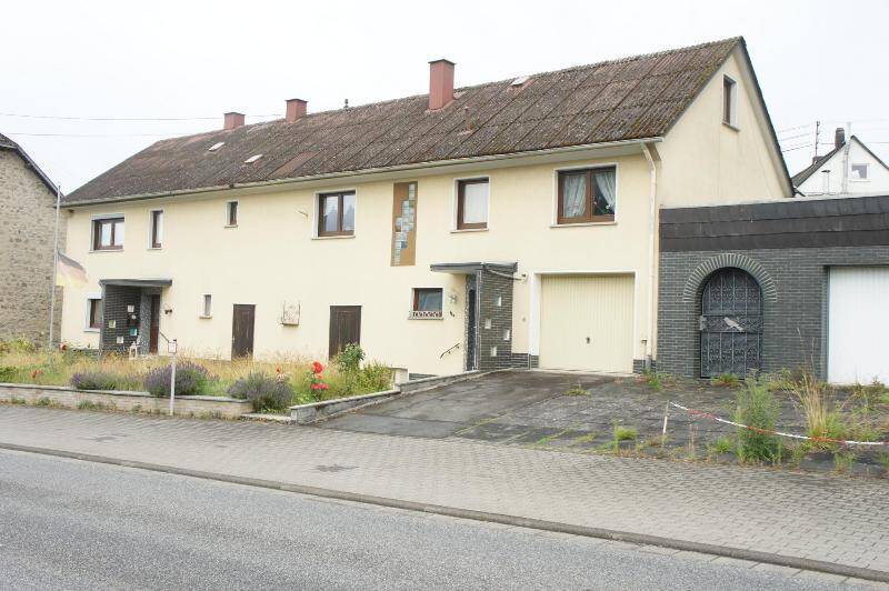 ** GROSSES Zweifamilienhaus MIT 3 WohnungEN ****