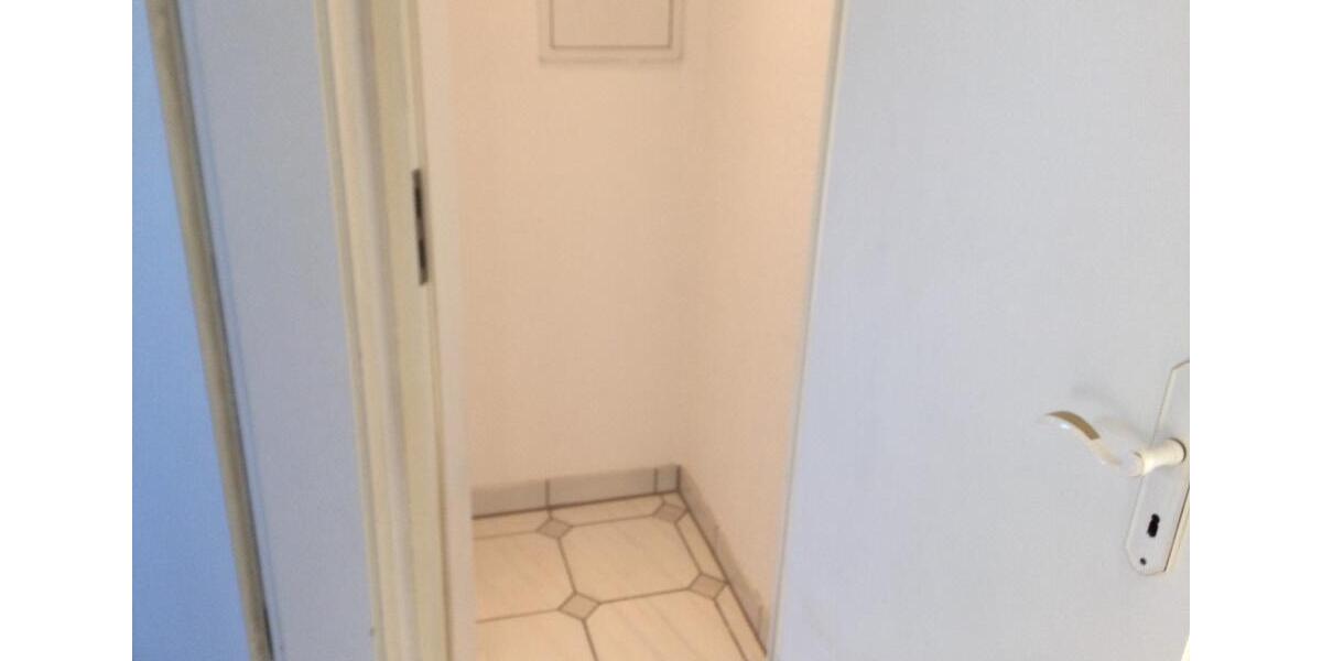 Dachgeschoßwohnung Krefeld Cracau - 2.5 Zimmer, 65 m&sup2;, 560&euro; | Angebot:25420402