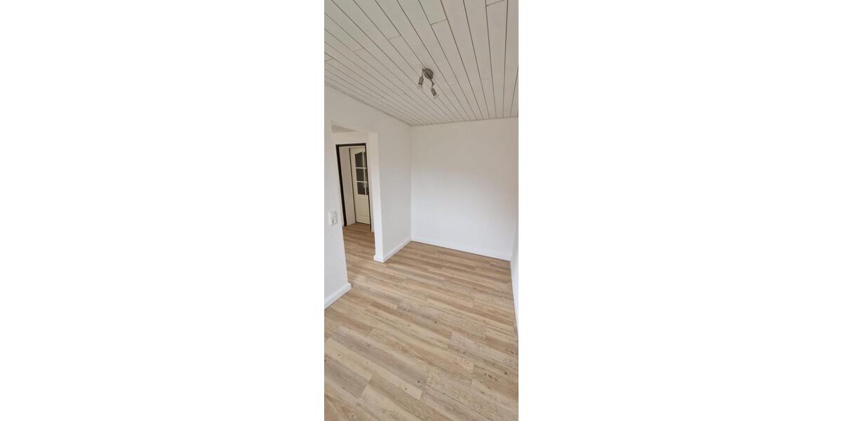 Erdgeschoßwohnung Heide - 3 Zimmer, 100 m&sup2;, 1.020&euro; | Angebot:26624185