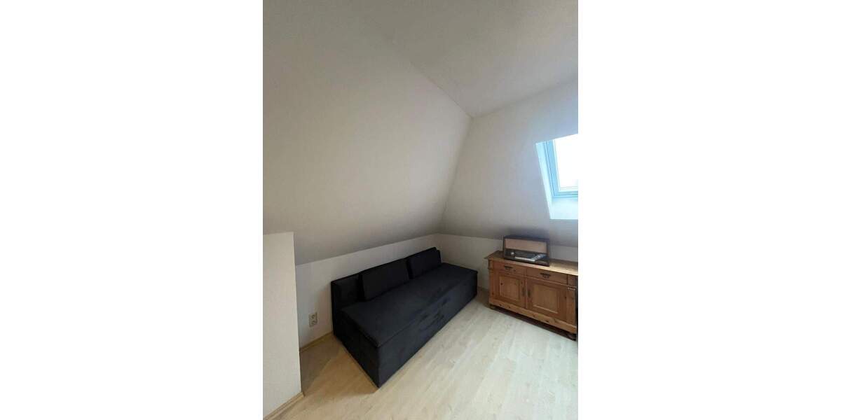 Gemütliche 1-Zimmer-Dachgeschosswohnung in Essenbach 1 zimmer