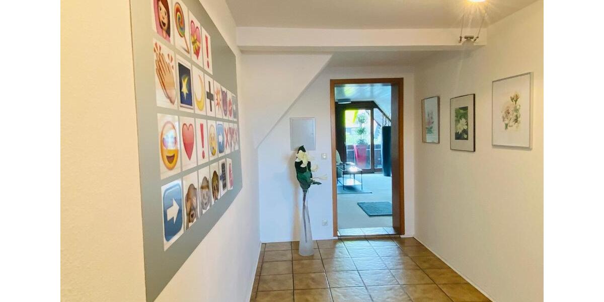 Neu-Ulm: Großes Zimmer mit Balkonzugang – für Frau in 3er WG 3 zimmer