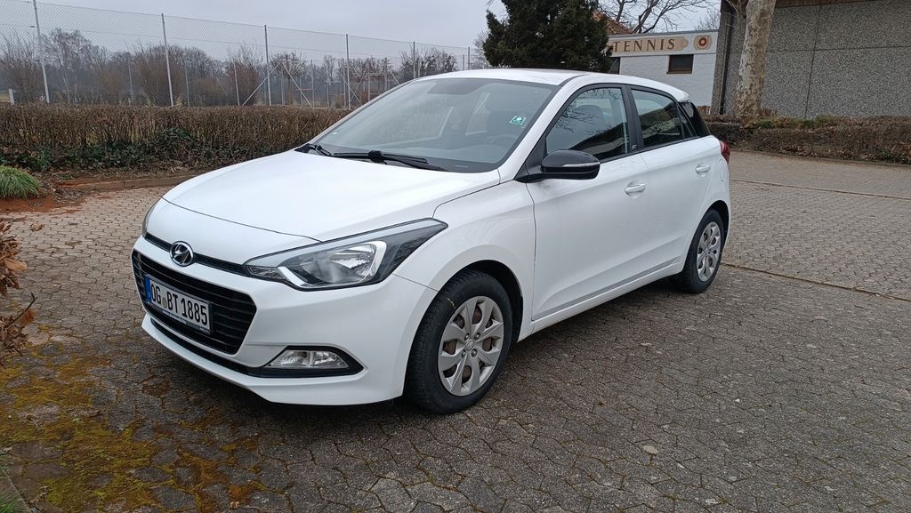 Hyundai i20 128.000 km 7.599 &euro; Meißenheim 77974