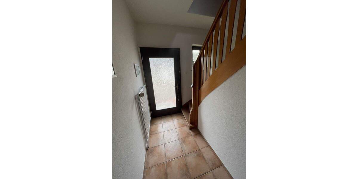 Selbst bewohnen oder vermieten: Zweifamilienhaus in ruhiger Siedlungslage 9 zimmer