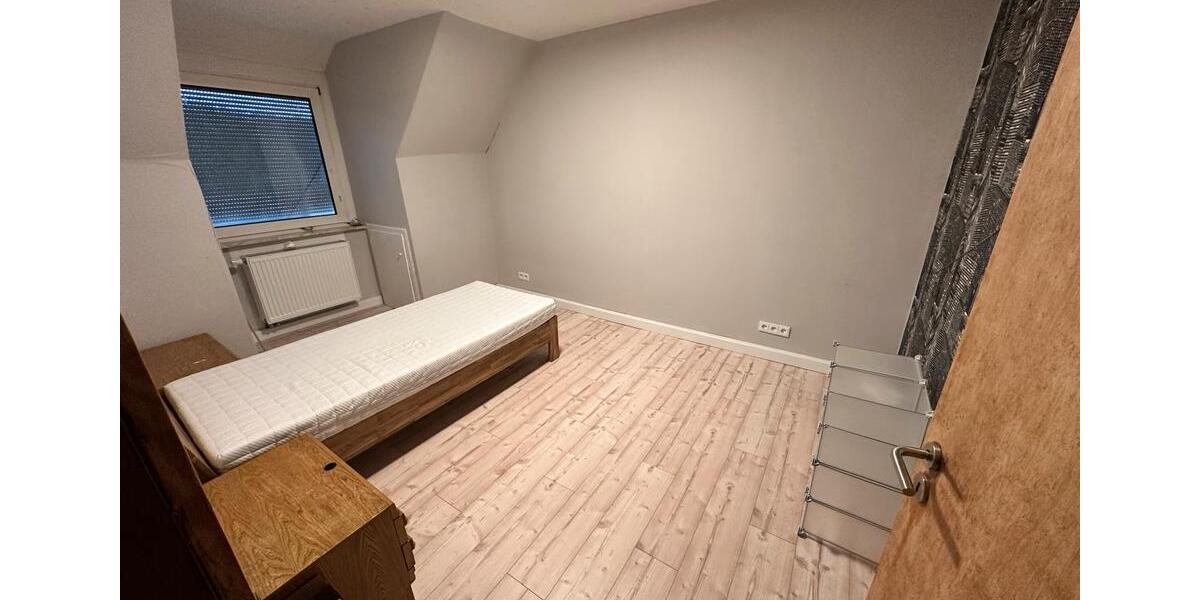 Dachgeschoßwohnung Berching - 5 Zimmer, 122 m&sup2;, 1.100&euro; | Angebot:25224633