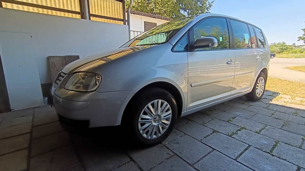 VW Touran 97.897 km 5.200 &euro; Haar 85540