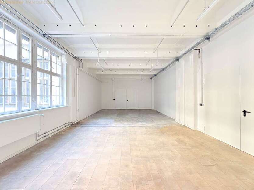 Halle in Berlin 1.314 € 73 m²