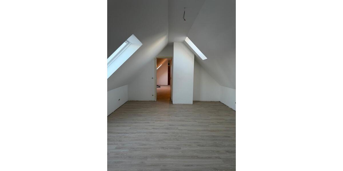 Dachgeschoßwohnung Salzhausen - 2.5 Zimmer, 90 m&sup2;, 1.000&euro; | Angebot:25434071
