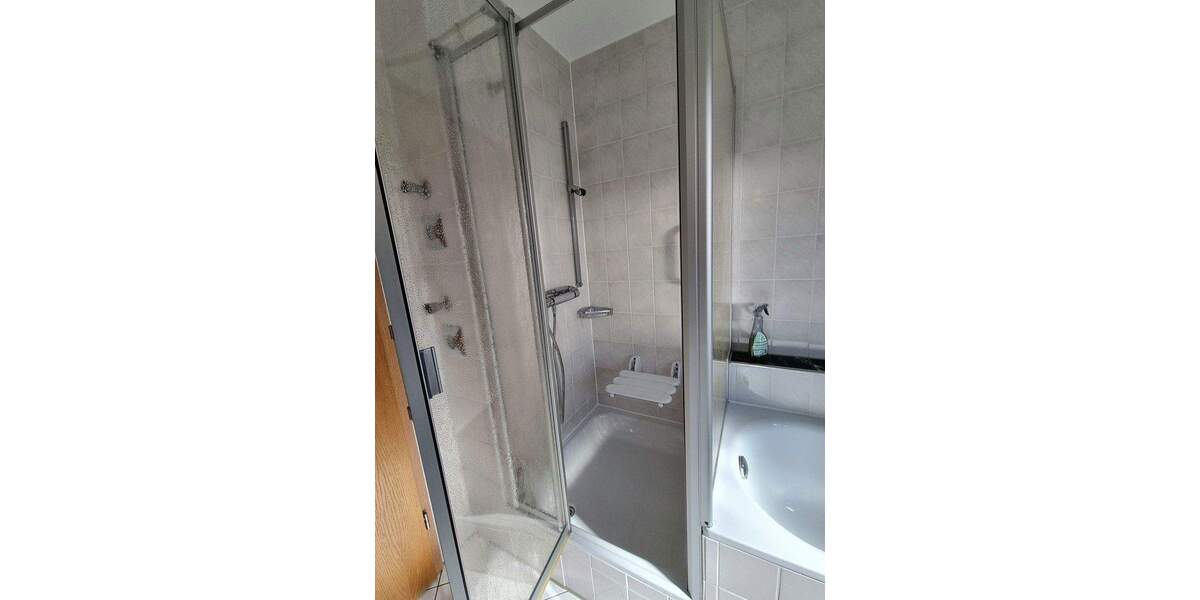 Etagenwohnung Bochum Höntrop - 3 Zimmer, 118 m&sup2;, 1.180&euro; | Angebot:24648767