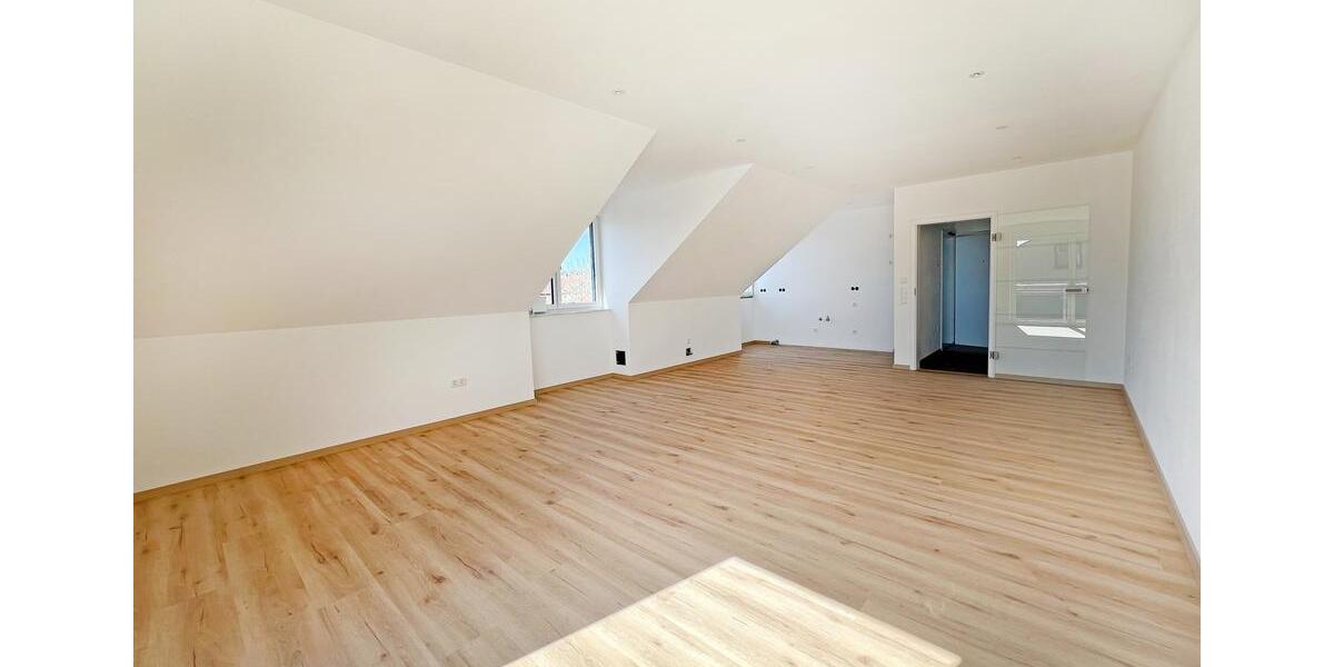 Dachgeschoßwohnung Neumarkt in der Oberpfalz Altenhof - 3 Zimmer, 84 m&sup2;, 1.150&euro; | Angebot:26350214