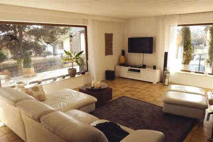 HELLE UND GROSSZÜGIGE 3,5-ZIMMER-EG-WOHNUNG MIT TERRASSE, GARTEN, CARPORT UND GARAGE 3 zimmer