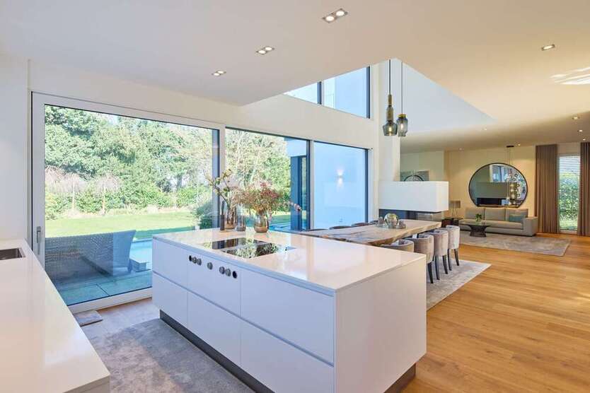 Haus zum Kaufen in Neuss 3.150.000 € 304 m²