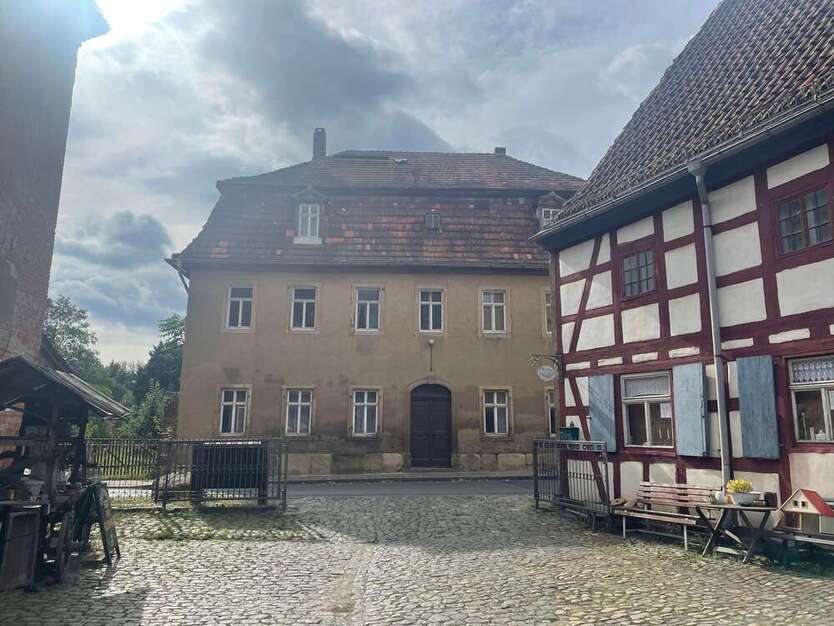Haus zum Kaufen in Pegau 320.000 € 375 m²
