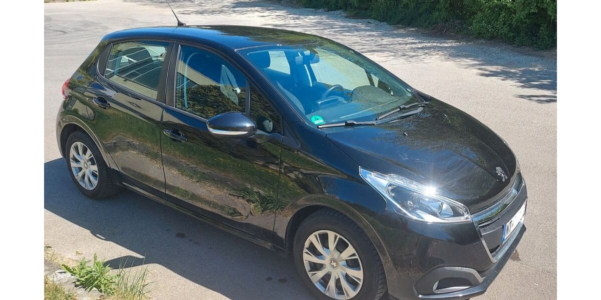 Peugeot 208 82.000 km 6.700 &euro; Nürtingen 72622