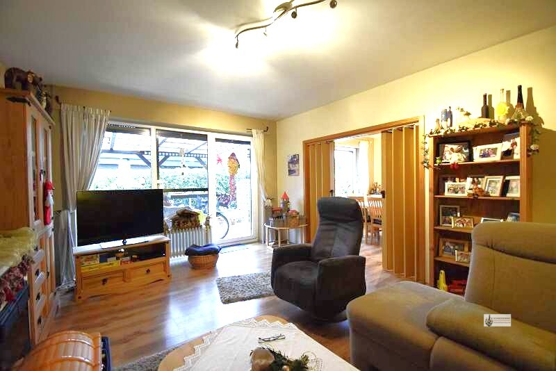 Komplettes EFH für 2 - 4 Personen + Garten + überdachte Terrasse + EBK + Garage + Partykeller 4 zimmer