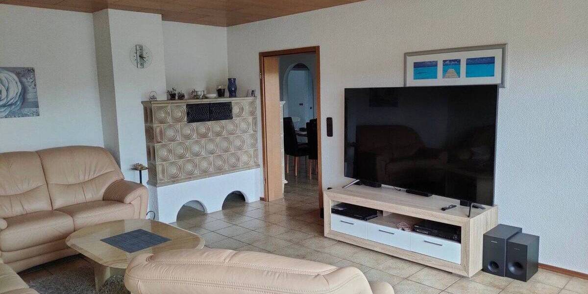 Etagenwohnung Holzheim - 5 Zimmer, 120 m&sup2;, 1.350&euro; | Angebot:26840382