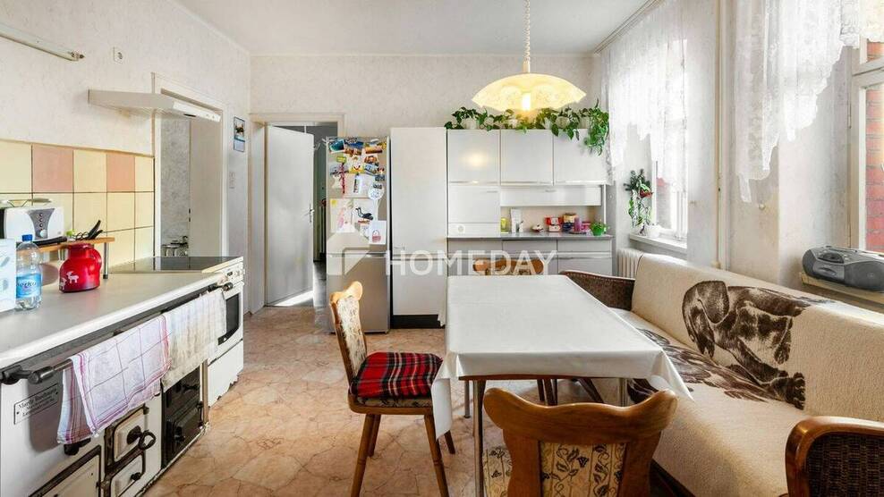 Viel Platz & Potenzial: EFH mit 8 Zimmern, Innenhof & Nebengelass auf großem Grundstück 8 zimmer