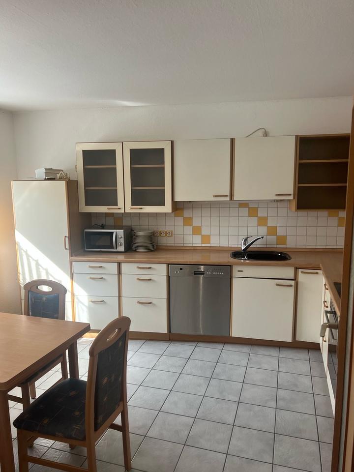 Teilmöbiliert 2-Raumwohnung mit Einbauküche zimmer