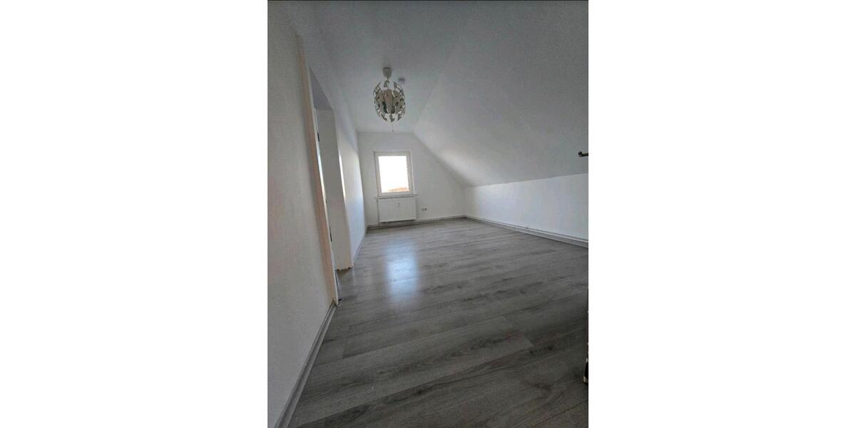Dachgeschoßwohnung Bergen - 4 Zimmer, 100 m&sup2;, 650&euro; | Angebot:26395922