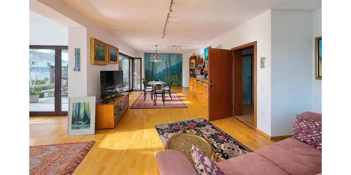 Frankfurt-Nieder-Erlenbach: Einmalige Lage! Großzügiges Villenanwesen am Bebauungsrand - Einfamilienhaus Frankfurt am Main Bonames | Angebot:26334718