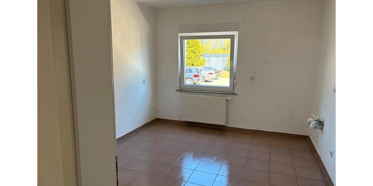 Erdgeschoßwohnung Bebra - 3 Zimmer, 83 m&sup2;, 650&euro; | Angebot:26407532