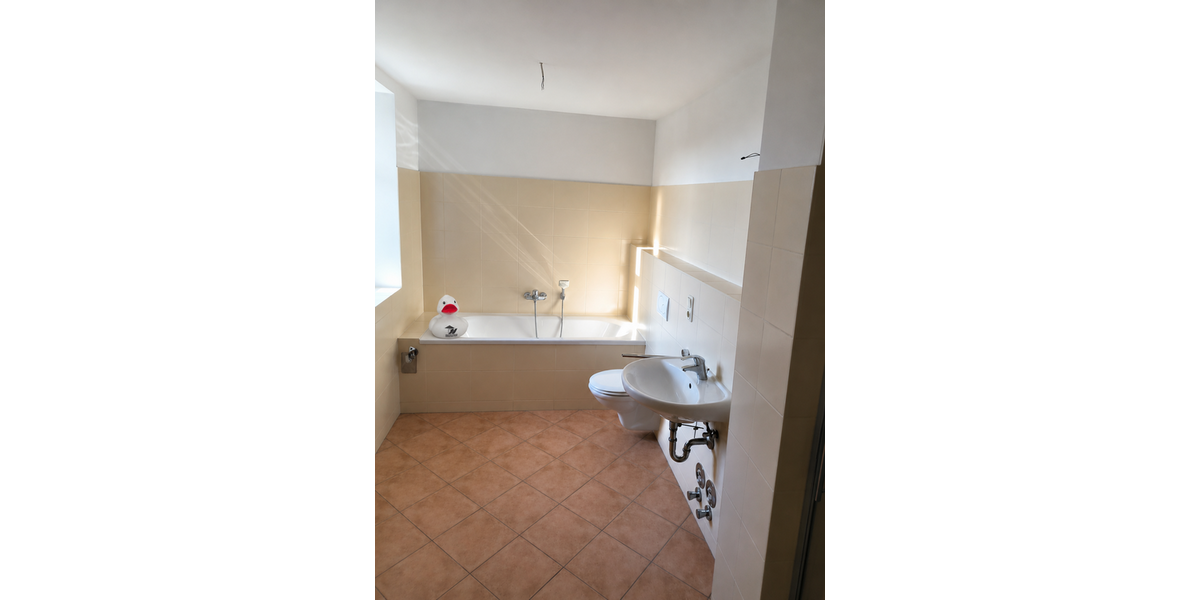 attraktive Kapitalanlage - vermietete 4-Raum-Wohnung im Grünen mit Balkon und Stellplatz - Etagenwohnung Gera | Angebot:27362900
