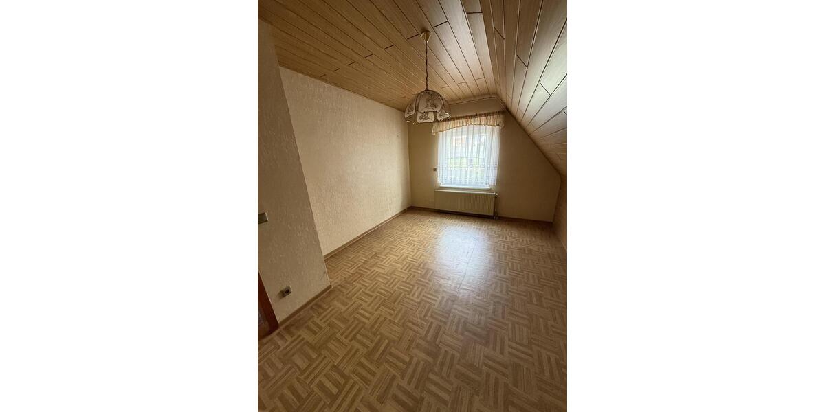 Einfamilienhaus mit großem Grundstück und vielseitigem Nebengebäude in ruhiger Lage - Einfamilienhaus Königshain-Wiederau Wiederau | Angebot:27034224