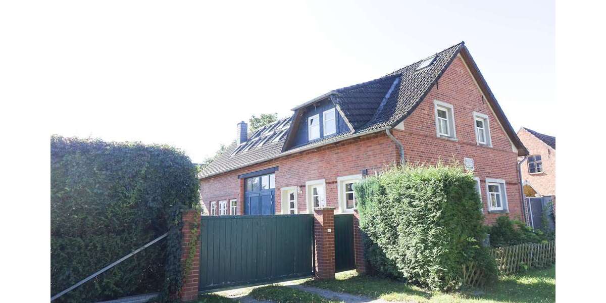 Haus zum Kaufen in Bismark, OT Friedrichsfleiß 262.000 € 155 m² 7 zimmer