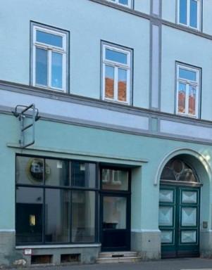 Büro, Laden im Zentrum von Eisenach (ca. 230 m²) mit Sitzgelegenheiten und Grünfläche im Innenhof