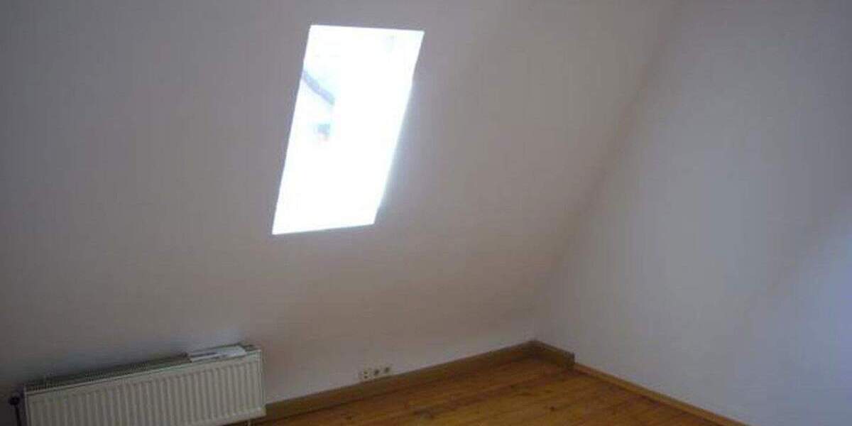 Kleines Haus in ruhiger Straße Nähe Grundschule, 5 Zi, Wohnküche, Bad, Loggia, Terrasse 5 zimmer