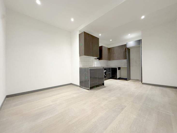 Etagenwohnung Oberhausen Altstadt-Süd - 2 Zimmer, 127 m&sup2;, 1.250&euro; | Angebot:25142156