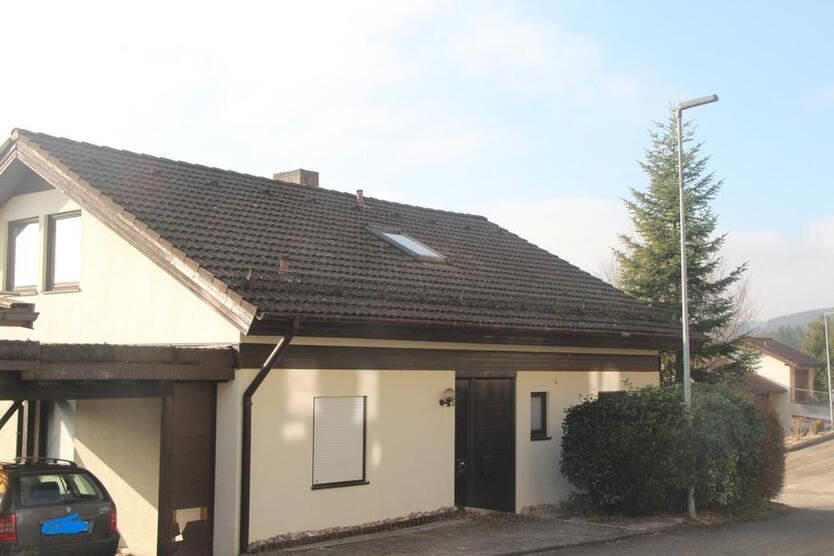 Ein- bis Zweifamilienhaus in ruhiger Aussichtslage von Dornhan