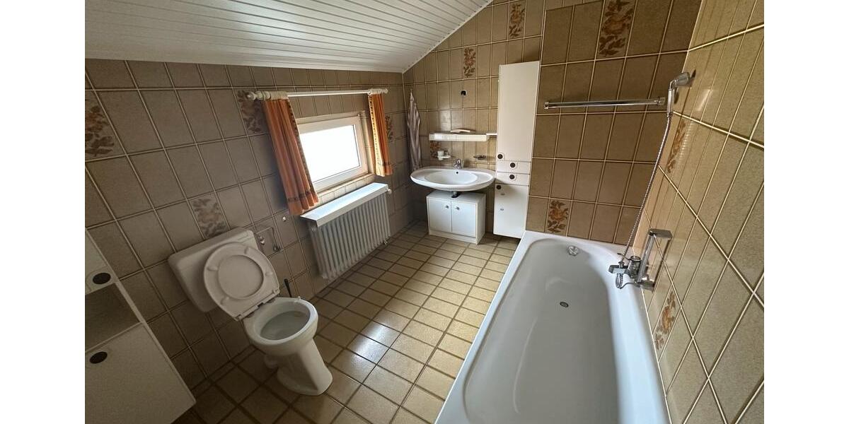 Doppelhaushälfte Varel - 6 Zimmer, 140 m&sup2;, 1.300&euro; | Angebot:26202205