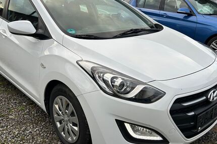 Hyundai i30 215.482 km 4.490 &euro; Mönchengladbach 41063