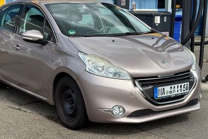 Peugeot 208 160.000 km 3.999 &euro; Mannheim 68309
